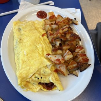 Bob & Edith's Diner - American Near Me - Arlington, Virginia
