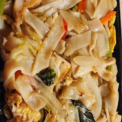 Curries and Momos - Drunken Noodles