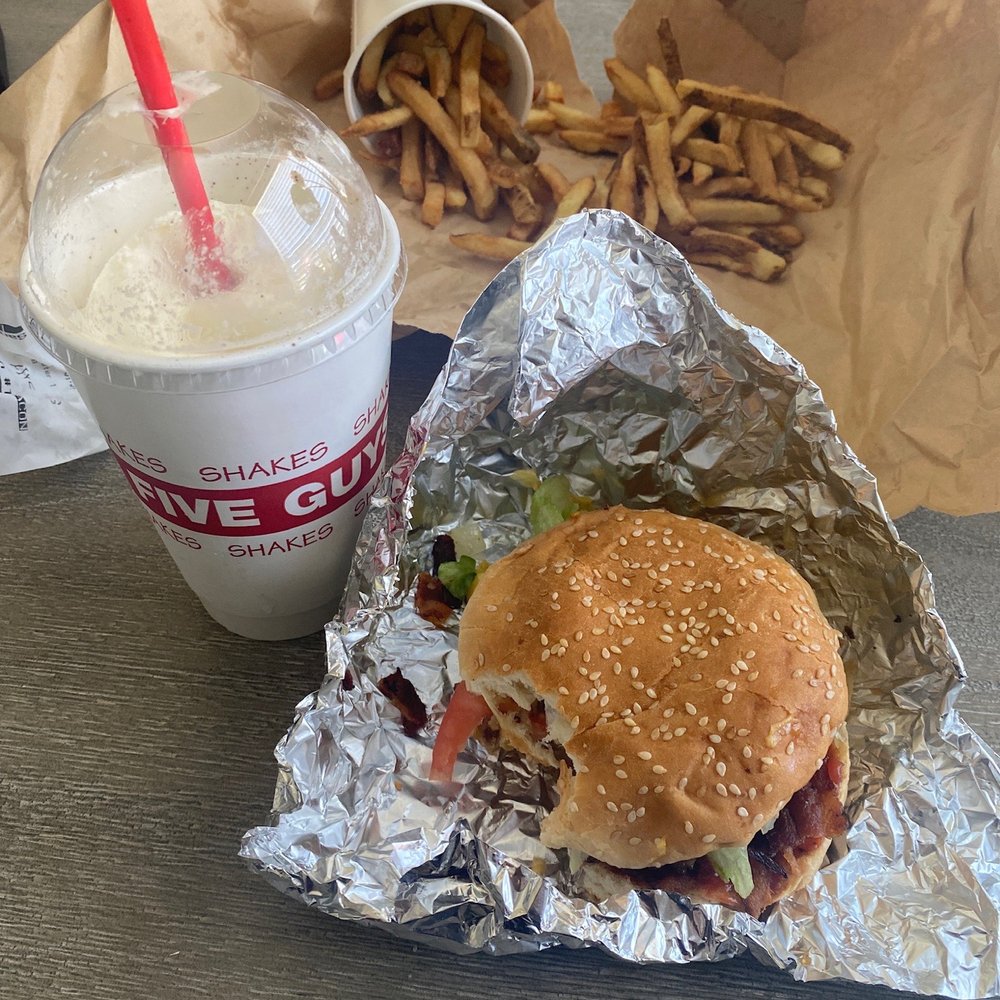 Little Bacon Cheeseburger, Regular Fries, Oreo crème Milkshake Little Bacon Cheeseburger, Regular Fries, Oreo crème Milkshake
