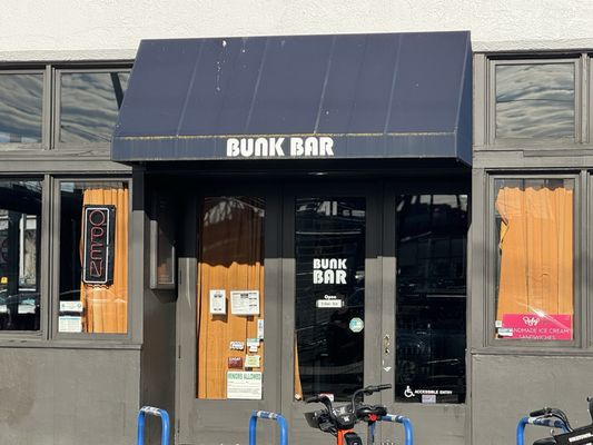 Bunk Bar Water by null