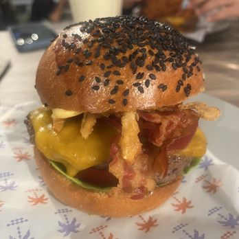 Julia & Henry's - Bacon cheeseburger - Food Court Near Me - Miami, Florida Julia & Henry's - Bacon cheeseburger - Food Court Near Me - Miami, Florida