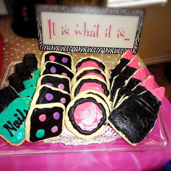 Olivera's Cake Gallery - Amazing cookies, they're huge... - Custom Cakes Near Me - Hemet, California