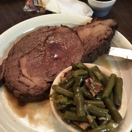 a plate of meat and green beans