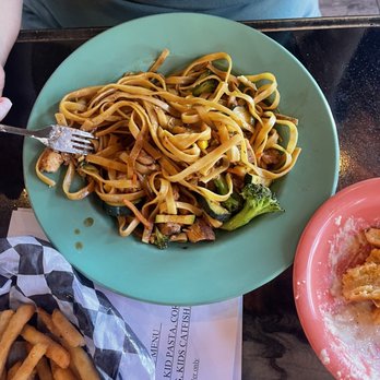 Gator's Bayou - Stir-Fry - Bars Near Me - Lubbock, Texas