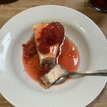 Cheddar's Scratch Kitchen - Classic Cheesecake with Strawberries - American Near Me - Avon, Indiana