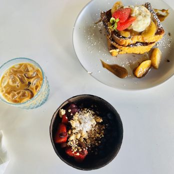 Lela's Eatery - Apple Pie French Toast,  Açaí bowl - Desserts Near Me - San Juan, Puerto Rico