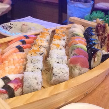 Sushi Tokoro - Assortments of sushi - Japanese Near Me - Chicago, Illinois Sushi Tokoro - Assortments of sushi - Japanese Near Me - Chicago, Illinois