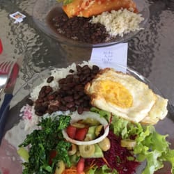 MF Refeições - Almoço e a comanda com os preços... Os R$ 4,00 foram pelo suco de laranja, espremido fresquinho na hora.