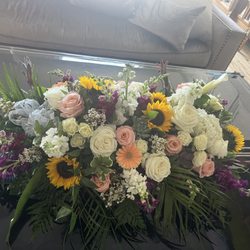 Belmar Flower Alley - Family party table arrangement