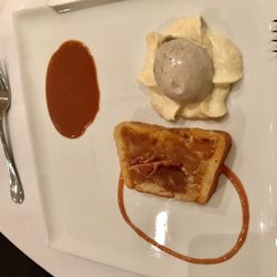 Le Bourbonnoux - Apple tart with ice cream