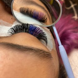 Electric Lash Studio - Color lash add on a volume fill