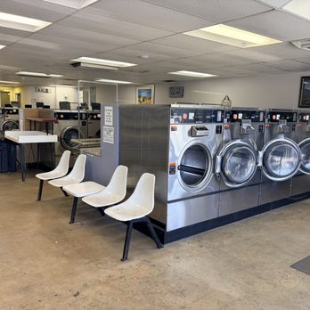 Epic Laundromat - 10am and I'm the only one here! - Laundromat Near Me - Denver, Colorado