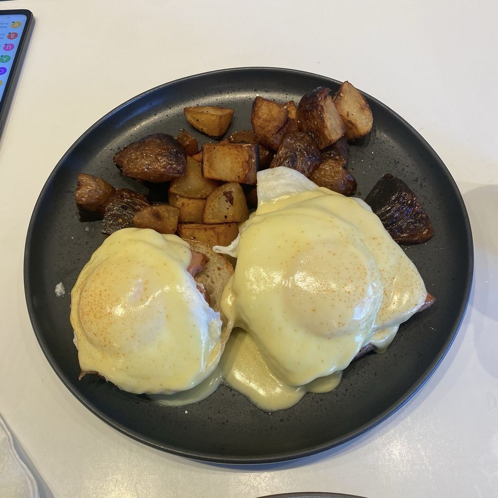 Bogart's Cafe - Eggs Benedict - Breakfast & Brunch Near Me - Honolulu, Hawaii Bogart's Cafe - Eggs Benedict - Breakfast & Brunch Near Me - Honolulu, Hawaii