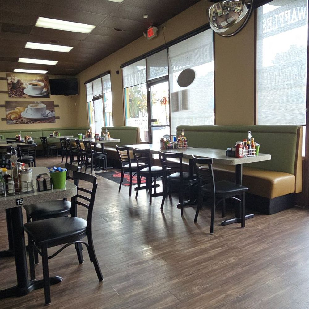 Entrance/dining area