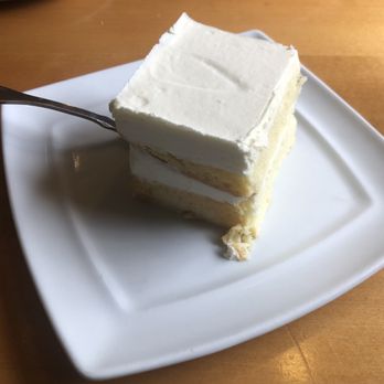 Olive Garden Italian Restaurant - Strawberry Cream Cake WITHOUT the Strawberries - Italian Near Me - Bloomington, Indiana Olive Garden Italian Restaurant - Strawberry Cream Cake WITHOUT the Strawberries - Italian Near Me - Bloomington, Indiana