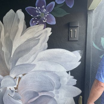 Fleur Noire Hotel - Beautiful floral murals!! - Hotels Near Me - Palm Springs, California Fleur Noire Hotel - Beautiful floral murals!! - Hotels Near Me - Palm Springs, California