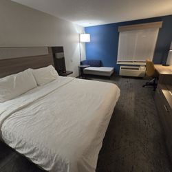 Holiday Inn Express & Suites Alliance - Noisy AC in a king suite