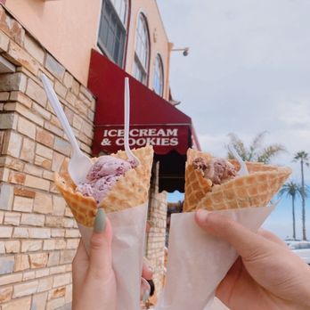 Capitola Ice Cream & Cookies - Berry and chocolate ice cream with waffle cones - Ice Cream & Frozen Yogurt Near Me Capitola Ice Cream & Cookies - Berry and chocolate ice cream with waffle cones - Ice Cream & Frozen Yogurt Near Me