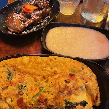 Boogalou - Garden omelette, creamy grits and French toast - American Near Me - Atlanta, Georgia Boogalou - Garden omelette, creamy grits and French toast - American Near Me - Atlanta, Georgia