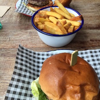 Bread Meats Bread - Burgers Near Me - Glasgow, GLG