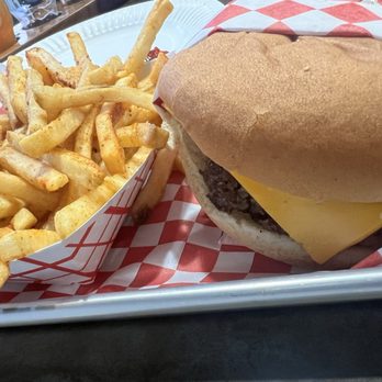 Five Window Beer - Smash burger hit goooooooooood! - Breweries Near Me - Lodi, California
