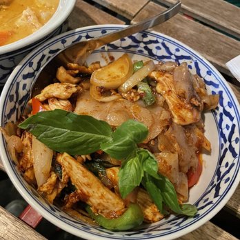 Glur - Pad Kee Mao - Thai Near Me - New York, New York