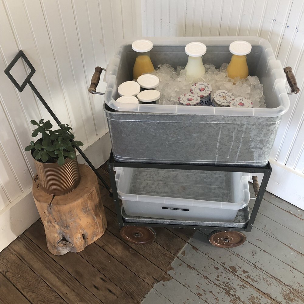 Camp Comfort - Cold Beverage Station. - Bed & Breakfast Near Me - Comfort, Texas
