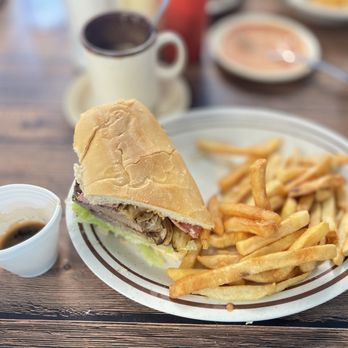El Cuscatleco Restaurant - Pan con bistec( steak sandwich) - Cuban Near Me - Hollywood, Florida El Cuscatleco Restaurant - Pan con bistec( steak sandwich) - Cuban Near Me - Hollywood, Florida