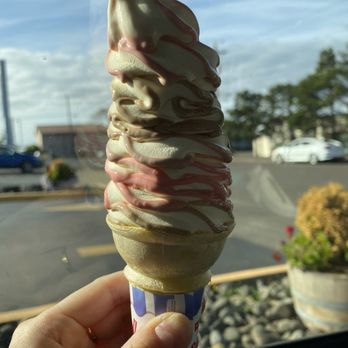 Arctic Circle - Strawberry and Root beer! - Burgers Near Me - Newport, Oregon
