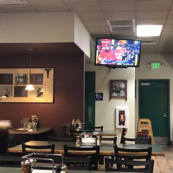 Luigi's Pizza And Pasta - Dining Area - Pizza Near Me - Red Bluff, California