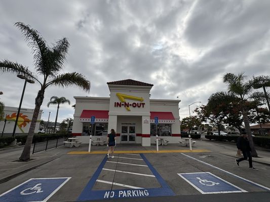 In-N-Out Burger by null