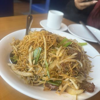 MingHin Cuisine - Stir-Fried Chow Mein Noodles w/ Beef - Dim Sum Near Me - Chicago, Illinois MingHin Cuisine - Stir-Fried Chow Mein Noodles w/ Beef - Dim Sum Near Me - Chicago, Illinois