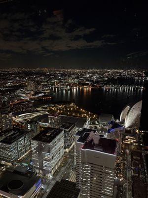Yokohama Landmark Tower by null