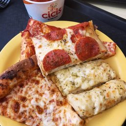 Cheese bread & pizza slices
