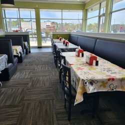 Chicken Salad Chick - Inside dining area