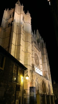 León Cathedral by null