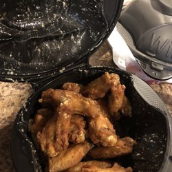 Pizza Hut - Galic Parmesan Wings didnt have nearly enough sauce. They were basically plain wings.