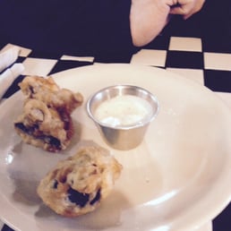 I had to get this pic of the fried mushrooms fast because Eddie was snapping them up. I had to get this pic of the fried mushrooms fast because Eddie was snapping them up.