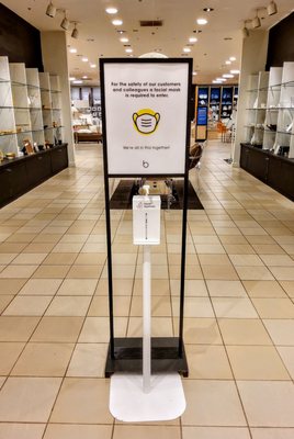 Bloomingdale's by null