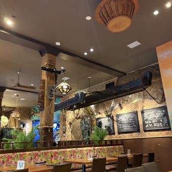 AO Hawaiian Hideout - Dining area - Asian Fusion Near Me - Chicago, Illinois