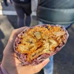 Small Eats - Fan tuan (purple rice roll)