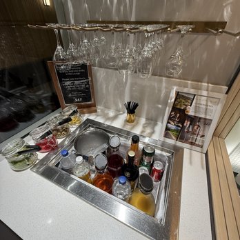 SAS Business Lounge - Airport Lounges Near Me - Newark, New Jersey