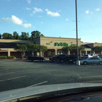 Publix - a view of a parking lot from inside a car - Grocery Near Me - Woodstock, Georgia