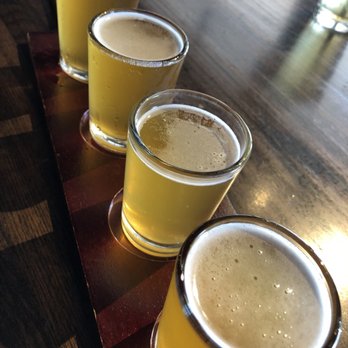 Bottlenose Brewing - Flight of Hefeweizens - really liked the Wakulla - Gastropubs Near Me - Jacksonville, Florida