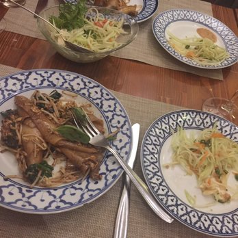 Thai Inn - Green papaya salad and rice paper - Thai Near Me - Rome, RM