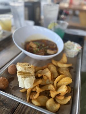Salty Pearl Raw Bar and Steamer by null