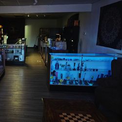 Crazy Bob's Discount Glass And Vapes - Night moves