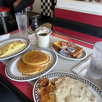 Courtesy Diner - Diners Near Me - Saint Louis, Missouri