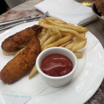 Cecconi's Miami Beach - Kids chicken tenders - Italian Near Me - Miami Beach, Florida Cecconi's Miami Beach - Kids chicken tenders - Italian Near Me - Miami Beach, Florida