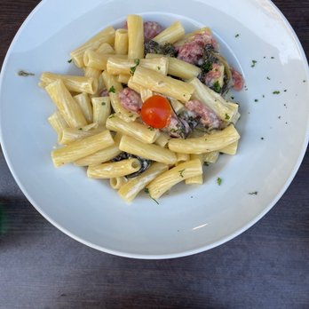 Saint Claire - Rigatoni...omg. - Brasseries Near Me - Versailles, 78 Saint Claire - Rigatoni...omg. - Brasseries Near Me - Versailles, 78